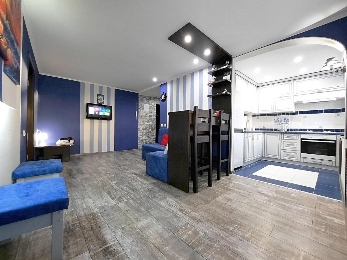 Sea Style: Alex Apartments with 24/7 Self Check-In Poltava Room photo